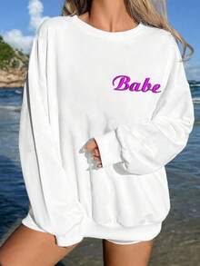 女士定制刺绣运动衫 - 添加您的文字，选择文字的字体和颜色，定制刺绣运动衫，设计一件特别的、独特的秋季运动衫，设计您自己的个性化刺绣运动衫作为送给女朋友的礼物，情侣约会衬衫等，适用于周年纪念日、生日、节假日等。定制运动衫、女式上衣、定制刺绣运动衫、女式运动衫、上衣 - 白色 - 查看 2