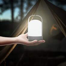 Lámpara de mesa para exteriores sin escalón, linterna LED recargable con mango portátil de 360° y luz LED regulable para campamento al aire libre, hogar, iluminación ambiental de fiesta, lámpara de noche para dormitorio y emergencia - Blanco - Ver 3