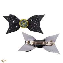 4 piezas Clips para el cabello con licencia oficial de Netflix Wednesday, elegantes y de moda con diseño de personaje de anime, clips de lazo para estilo, flequillo, cabello dañado y accesorios para el cabello para mujeres y niñas, adecuados para festival, Navidad, fiesta de cumpleaños y decoraciones de fiesta - Multicolor - Ver 4