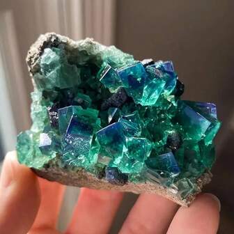 1pc Natural Fluorite Mineral Specimen Ornament - Fluorite Crystal Raw Stone Mineral Specimen, Mineral Collection Piece, Creative Home Decor, Unique Holiday Gift