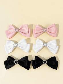 Conjunto de seis piezas en color rosa, negro y blanco.