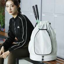 1 件带羽毛球网球拍口袋的抽绳背包，大容量便携式球拍携带包，用于匹克球，干湿分离游泳瑜伽健身包，带鞋隔层，耐磨多口袋运动包，防水行李袋，返校多功能手提包，适用于女性和男性户外足球篮球旅行徒步旅行骑自行车健身单肩包
