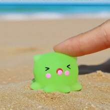 Juguete apretable de mini familia de pulpos de alta calidad, suave y esponjoso, de serie TPR, color y estilo aleatorios enviados