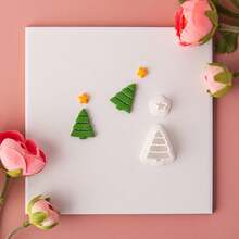 Set de 2 moldes de arcilla suave para pendientes navideños, cortador con forma de colgante de árbol de Navidad de dibujos animados, herramienta DIY hecha a mano