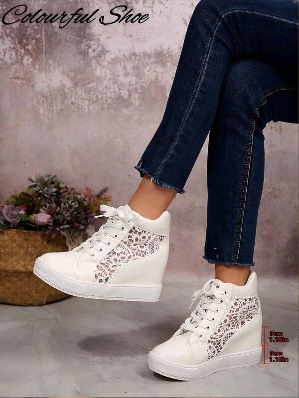 Tênis Casual com Cadarço Branco, Bico Redondo, Tecido de Tela e Salto Embutido, Tênis Feminino Confortável para Primavera e Outono