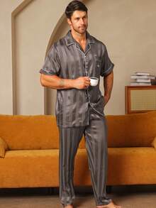 男士两件套睡衣，时尚条纹提花面料，短袖上衣和长裤，休闲睡衣，字母刺绣睡衣套装，春夏款 - 灰色 - 查看 3