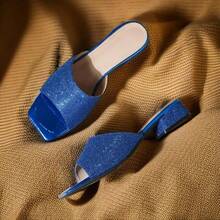 Modne, eleganckie, seksowne, kwadratowe noski, grube obcasy, wsuwane buty damskie w dużych rozmiarach, idealne na spotkania, do domu, na formalne wydarzenia, imprezy, uniwersalne, pasujące do każdego stylu ubioru, niezbędne na ulicę, do pracy, dojazdy do pracy, nieścierne, wygodne do długotrwałego noszenia