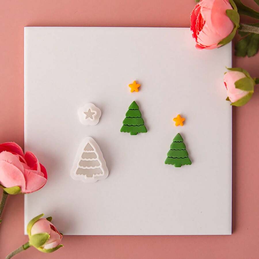 Set de 2 moldes de arcilla suave para pendientes navideños, cortador con forma de colgante de árbol de Navidad de dibujos animados, herramienta DIY hecha a mano