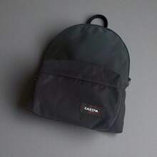 Mochila minimalista de estilo universitario americano: mochila escolar de gran capacidad para estudiantes, mochila de viaje y ocio con diseño de compartimento multifuncional, material ligero e impermeable, correas de hombro ergonómicas, estilo moderno y preppy (negro/rojo/blanco)