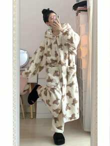 1 set Manta con capucha y mangas estilo oso adorable para adultos - Engrosada, adecuada para otoño e invierno, manta con capucha de felpa extra cálida y cómoda con bolsillos grandes, regalo de sudadera con manta, adecuada para hombres, mujeres y mamás, bolsillos extra grandes, lavable a máquina para hombres y mujeres adultos, adecuada para uso en interiores/exteriores, cómoda para usar en casa, estética encantadora, textura cómoda, decoración cálida de invierno para el ocio en el hogar