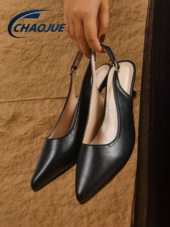 2025年热销露跟细高跟凉鞋，黑白两色，精致尖头+金属扣点缀，适合商务会谈/下午茶/购物，百搭女鞋，适合多种场合（欧码/小一码）。女鞋 > 凉鞋 > 高跟凉鞋 > 双色露跟时尚凉鞋