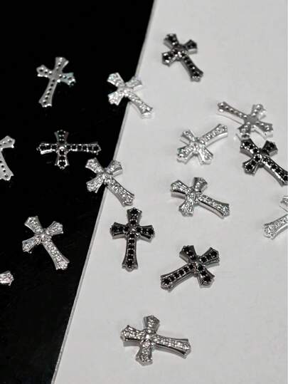 四款暗黑赛博朋克风锆石十字架美甲DIY装饰，闪亮宗教美甲宝石，让指甲更显精致，专为美甲沙龙或居家美甲设计。美甲用品