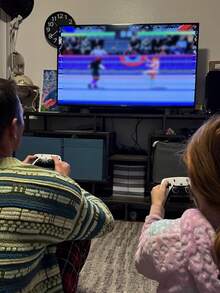 WEDO Controle Retrô de Jogos - Console de Jogos Retrô com mais de 40.000 Jogos Clássicos, 9 Emuladores, Armazenamento de 128GB/64GB, Plug & Play Saída 4K, Inclui 2 Controladores Sem Fio 2.4GHz