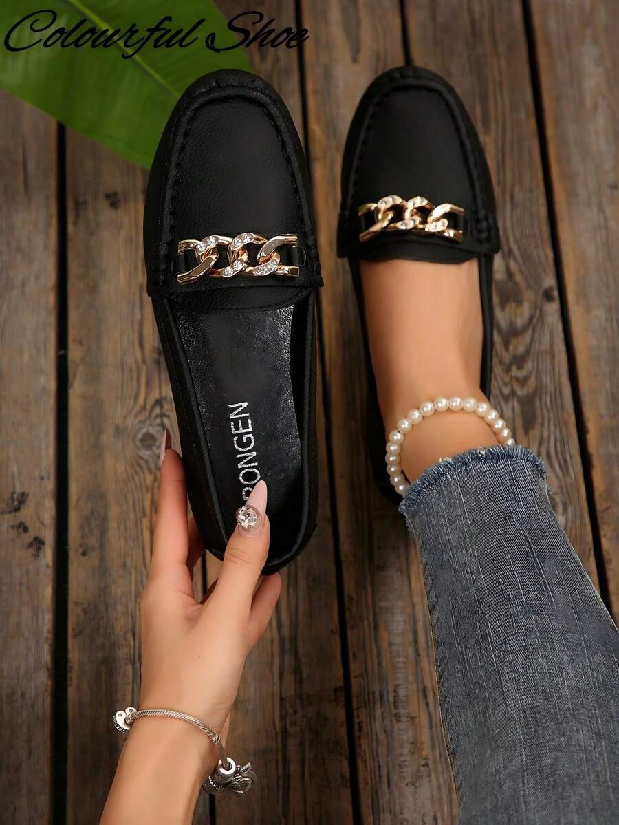 Damen Slip-On Loafer mit Metall-Ketten-Dekor, runde Zehenpartie, rutschfeste flache Lässig Schuhe, weiche Sohle, bequem, Schwarz, Herbst/Winter Neuheit
