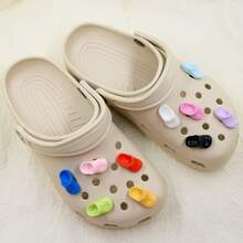 10 件套鞋饰套装，可拆卸 ABS 迷你彩色鞋，采用各种颜色的 3D 造型迷你可爱鞋，适用于 DIY 凉鞋和花园鞋