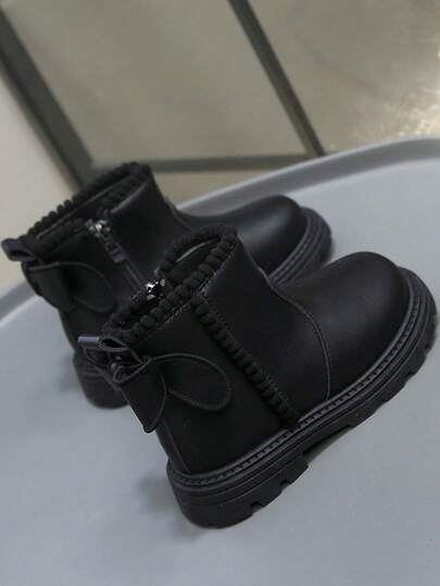 (Talla Grande, Puede Pedir Una Talla Menos) 1 Par de Botas Cortas Blancas para Niñas, Tela de PU Suave y Cómoda, Forro Cálido, Cremallera Trasera, Lazo Grande, Decoración de Borlas Tejidas y Pompones, Punta Redonda, Suela Suave, Estilo Británico, Botas de Princesa de Moda Básica Simple, Adecuadas para Interiores, Exteriores, Campus, Uso Diario, Otoño/Invierno Nuevo