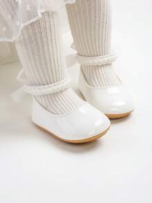 Nowe, płaskie buty Mary Jane dla dziewczynek, z kokardką, antypoślizgowa, miękka podeszwa z PU, buty do chodzenia dla małych dzieci, zdobione perłową satynową wstążką - Biały - Zobacz 10