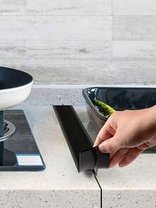 قطعتان من شرائط السيليكون المانعة للتسرب في المطبخ، مقاومة للحرارة العالية ومضادة للتلوث وسهلة التنظيف، مناسبة للفجوات بين موقد الغاز والأجهزة المنزلية والأسطح المطبخية