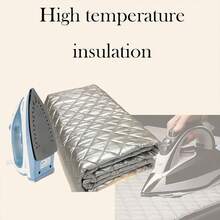 1 件装耐高温熨烫垫，可折叠，方便熨烫衣物，便携耐用，适用于日常衣物护理，小巧的表面保护垫可保持熨烫清洁，防滑设计防止熨烫过程中移位，是居家、宿舍、工作室或旅行的理想之选，坚固的折叠垫易于存放，方便取用，并在整个衣物护理过程中提供可靠的耐热性。