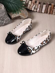 1 par de zapatos planos de moda para mujer, zapatos planos elegantes con lazo en unicolor y patchwork de bloques de color, zapatos planos casuales de punta redonda en color negro, cómodos y transpirables, tipo ballet slip-on, adecuados para uso diario en todas las estaciones