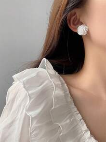 1 Pair White 3D Rose Flower Design Earrings For Women - White - View 2
