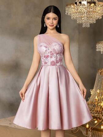 ALISA&LEO Tonårsflickors examensklänning - Enaxlad design med skira tylldetaljer på axeln, pärlor och blommiga paljetter på åtsittande satinliv, A-linjekjol för examensbaler, formella skolevenemang och födelsedagsfester