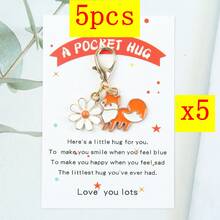 1pc/2pcs/5pcs Fox & Daisy Keychains With "A POCKET HUG" Comfort Card - Cute Animal Keychain, Ideal For Birthday, Wedding,Cheer-Up & Friendship S,Perfect For Friend,Family,Daily Bag Charms And Backpack Decoration,Suitable For Men And Women. Halloween Accessories Teachers Day Christmas Gift Ideas Bag Accessories Lanyards With Id Holder Car Accessories