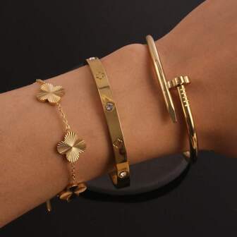 3 Piezas/1 Pieza Brazalete de acero de titanio con baño de oro de trébol de estilo europeo y americano, joyería de alta gama para mujer, accesorios sin decoloración al por mayor