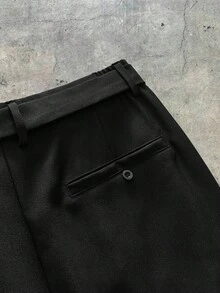 男士梭织时尚休闲宽松纯色直筒裤，黑色夏季短裤含腰带，适合日常夏季学校穿着