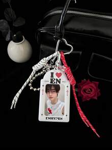 1 peça porta-cartões fotográficos retrô vermelho e branco, capa para cartões fotográficos, porta-cartões fotográficos "I Love En-Hyphen", porta-chaves, expositor de cartões fotográficos de ídolos Kpop, material PU, compatível com cartões fotográficos de ídolos de 3 a 3,5 polegadas, porta-cartões fotográficos de ídolos em formato de coração, pingente para bolsa