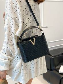 时尚迷你纯色简约金属锁扣装饰防水PU手提包，适合购物、携带物品，适合年轻女性、大学生、年轻职业人士、办公室、学校、工作、商务、通勤、户外活动、旅行和短途旅行。女士时尚手提包。 - 黑色 - 查看 3