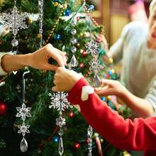 18 Stück Kristall Weihnachtsschmuck für Weihnachtsbaum Dekorationen - Hängende Acryl Schneeflocken und Eiszapfen Ornamente mit Tropfen Anhängern für Neujahrsparty Dekorationen Zubehör Heim Dekoration Weihnachtsdekorationen Raumdekoration Winter