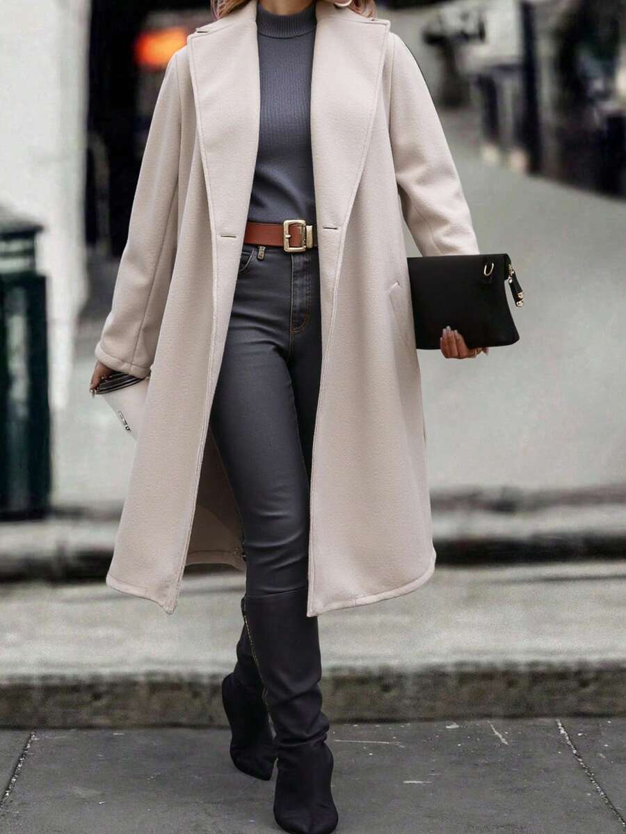 Abrigo midi de mujer de talla grande con ajuste regular, cuello en V profundo, manga larga y detalles de botones en tela tejida