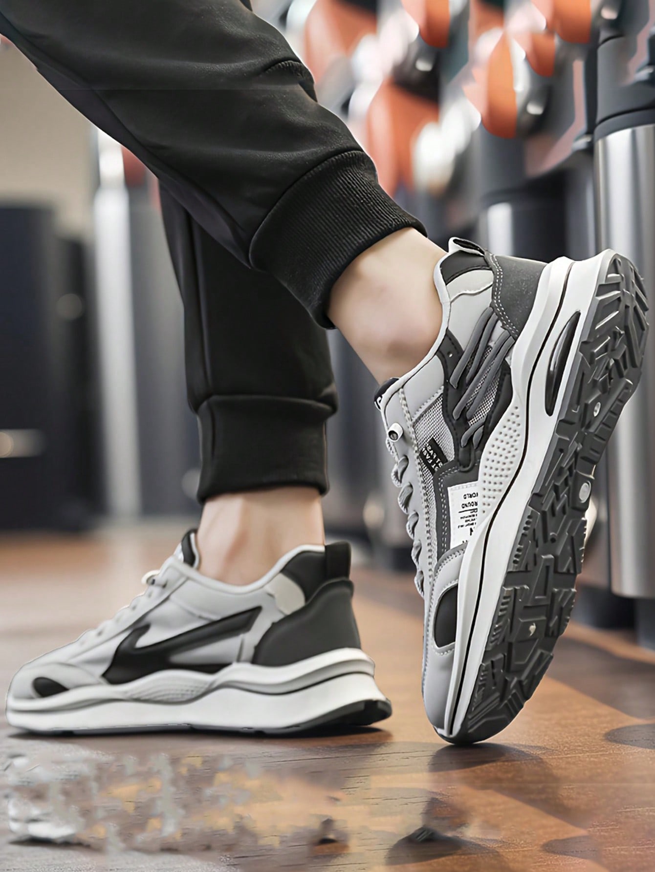 أحذية رياضية للرجال مصممة بعلامة تجارية، مقاومة لل...