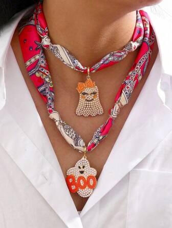 1 pieza Collar de mujer con diseño de caja de regalo, campana, árbol de Navidad, copo de nieve y Papá Noel con perlas, elegante y exquisito, adecuado para uso diario, fiestas, vacaciones y regalos. (El color de los rhinestones es aleatorio y la forma de Papá Noel también es aleatoria.)