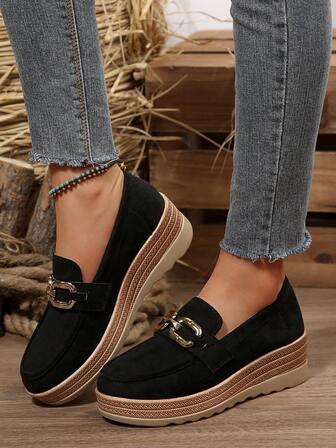 1 Pair Women's Slip-On Loafers, Thick Sole Retro Casual Shoes, Solid Color With Metal Buckle, Suitable For Home Wear, Spring/Autumn