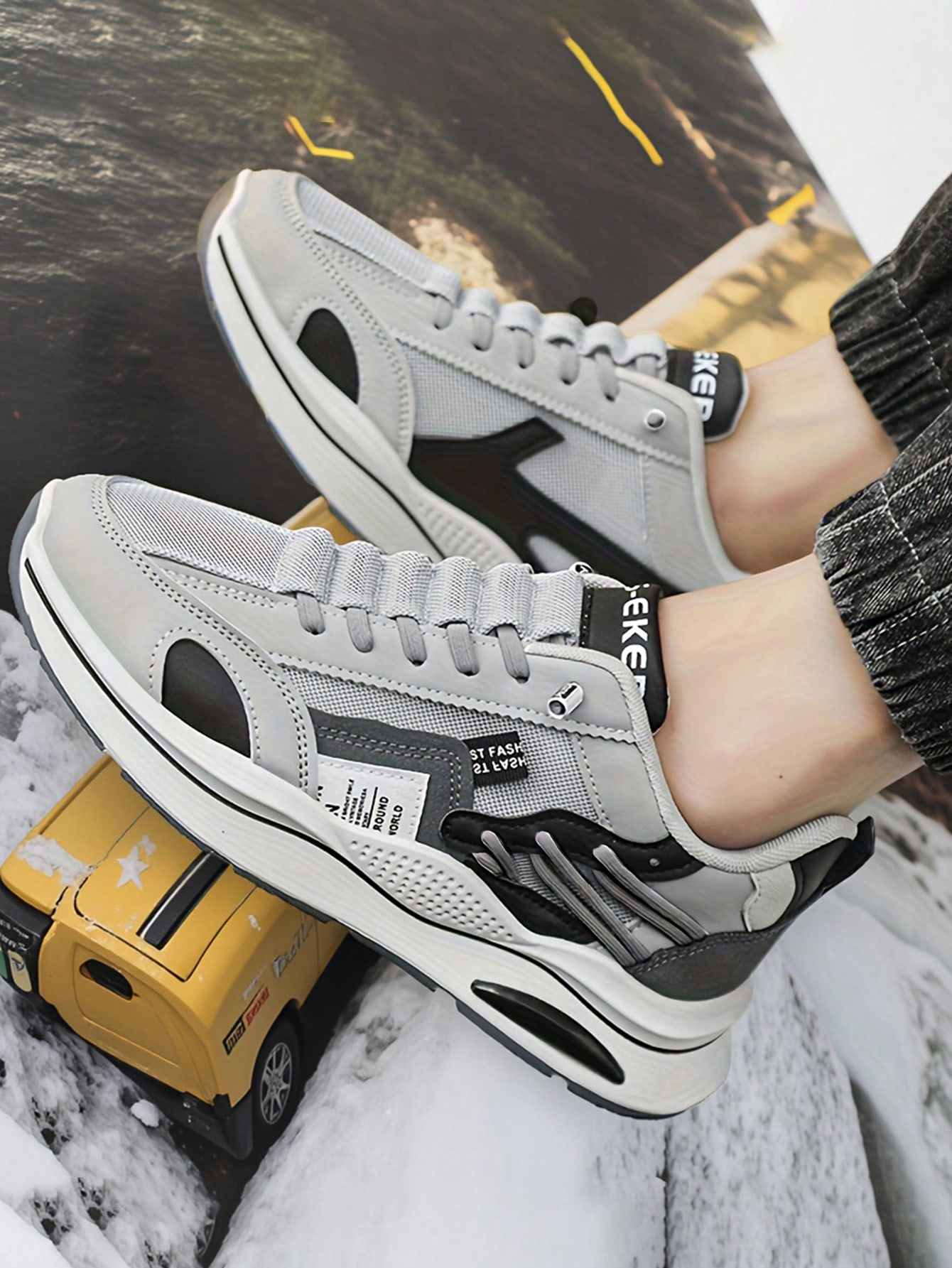 أحذية رياضية للرجال مصممة بعلامة تجارية، مقاومة لل...