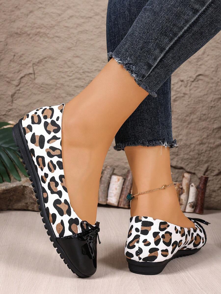 1 par de zapatos planos de moda para mujer, zapatos planos elegantes con lazo en unicolor y patchwork de bloques de color, zapatos planos casuales de punta redonda en color negro, cómodos y transpirables, tipo ballet slip-on, adecuados para uso diario en todas las estaciones