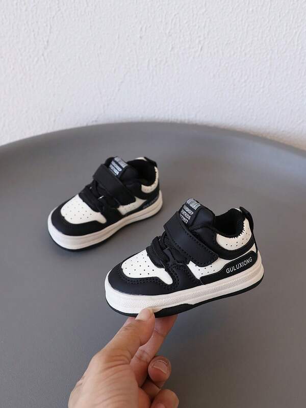 1 Pair Children's Shoes With Letter Decor, Leather Material, Comfortable & Easy To Walk, Low-Top Design With & Lace Combination, Flat Style, Minimalist Sports Casual Shoes Suitable For Daily Play, School And Other Occasions