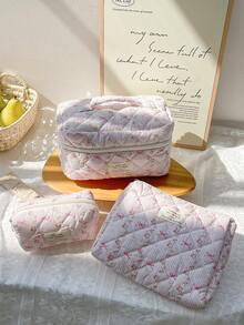 1个粉色蝴蝶结花卉条纹绗缝化妆包，大容量便携式拉链化妆包，适合旅行和度假，可收纳卫生巾、钥匙、手机、充电器、口红、化妆品、香水、化妆刷等，是护肤品和美容产品的理想收纳包，适合女性、学生、女性朋友，是生日、节日、送给女朋友的绝佳礼物。 - 粉色 - 查看 3