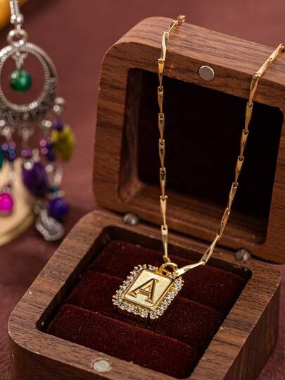 1pc Fashionable Square Zirconia 26 Letter A-Z Pendant Necklace (No Box), Suitable For Daily And Various Occasions Decoration, Gift For Friends, Holidays, Anniversaries