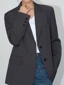 这款经典宽松版型女士西装外套,四季皆宜。简约的翻领和垫肩设计,融合了休闲与优雅风格,使其成为一款百搭之选。作为一款时尚西装外套,它适合各种场合,例如办公室工作、旅行、婚礼、约会、宴会、派对和演出。它也可以作为女士度假装扮。尤其适合春季、情人节、狂欢节、海滩、派对、婚礼和生日等场合。 - 灰色 - 查看 7