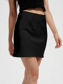 YROOE Fashionable Women's Slim-Fit French Design Satin-Feel Mermaid Hem Short Bodycon Skirt - Ink Black - View 3