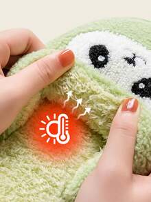 Un par de nuevas pantuflas cálidas con diseño de panda de dibujos animados para niños, para otoño e invierno, con suela suave antideslizante y forro de piel para bebés