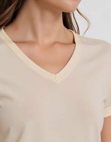 Blusinhas Feminina T-shirt Algodão Gola V Lisa Básicas Confortáveis - Caqui - Visão 2