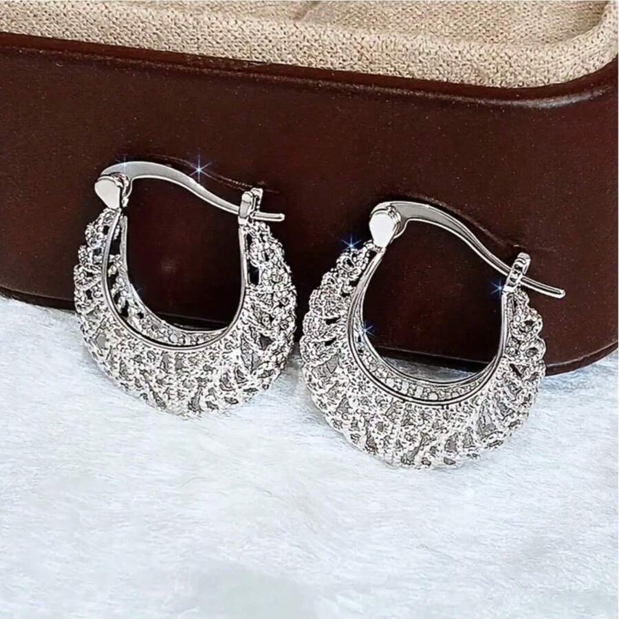 一对优雅复古风格 925 纯银镀镂空蕾丝圈形耳环，适合女性日常佩戴、送礼、狂欢节和四季珠宝 - 銀色 - 查看 1