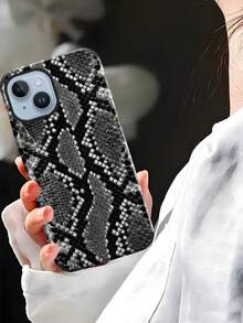 1 pieza Funda de teléfono de piel sintética con estampado de piel de serpiente gris, elemento animal de moda con impresión UV, funda de teléfono de piel sintética compatible con Apple/Galaxy S24 Ultra, 17 Pro Max/16 Pro Max/12 Pro/13/14 Plus/15 Pro Max/16 Pro Max, 11/13 Pro XR/XS Max, textura de piel de serpiente en relieve, cubierta protectora resistente a caídas, regalo creativo