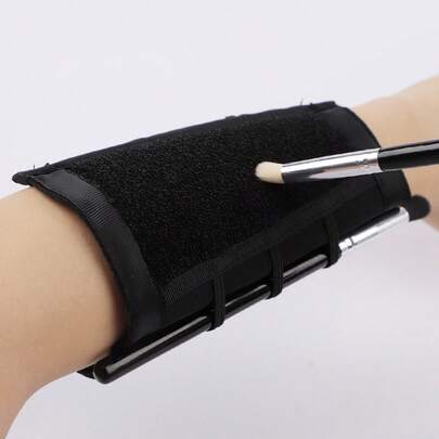 1 件装化妆刷清洁臂带，黑色。快速便捷的化妆刷清洁海绵，可去除干粉颜料 - 可立即在眼影和腮红之间切换，无需等待干燥时间