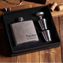 Cantil de couro personalizado para homens, presentes para padrinhos, presentes para o melhor homem, cantil de couro para bolso, cantil gravado personalizado para padrinhos, cantil de casamento, presente gravado para o pai, presente para o noivo, presentes para o namorado, presentes para o marido, presentes exclusivos para padrinhos de casamento e despedida de solteiro, presente para o pai, multifuncional, ornamental, reutilizável, requintado, elegante, de alta qualidade, colorido, moderno, personalizado, único, cantil personalizado, ambiente acolhedor, decoração de Natal