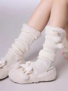 1 par de calentadores de piernas con pompones suaves y esponjosos en blanco y negro para mujer, calcetines de tobillo cómodos y cálidos